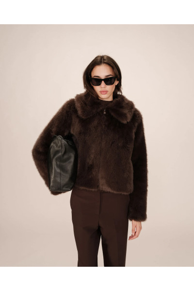 Manteau court en fausse fourrure