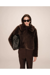 Manteau court en fausse fourrure