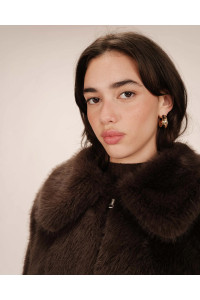 Manteau court en fausse fourrure
