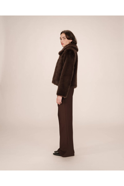 Manteau court en fausse fourrure