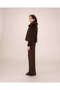 Manteau court en fausse fourrure