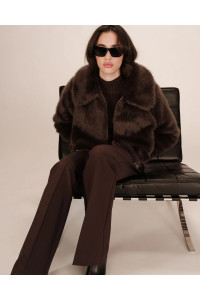 Manteau court en fausse fourrure