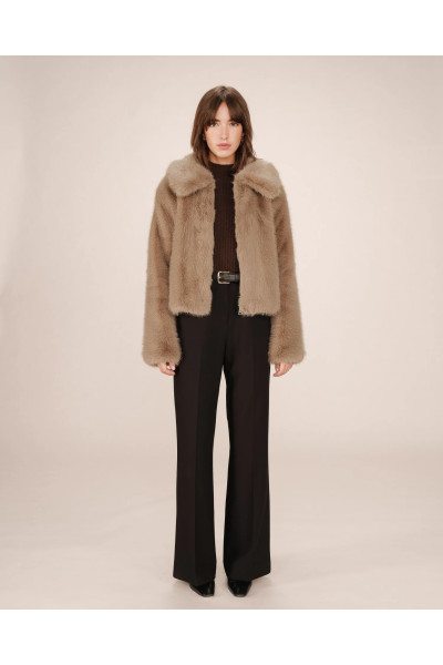 Manteau court en fausse fourrure
