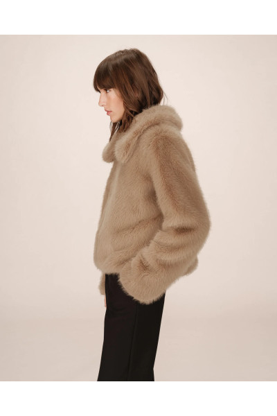 Manteau court en fausse fourrure