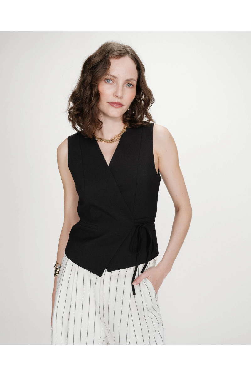 Gilet cintré à nouer