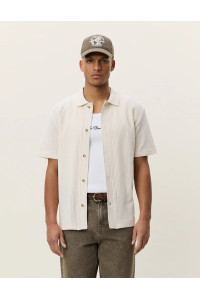 Chemise en tricot ajouré