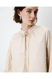 Blouse à rayures col mao à nouer
