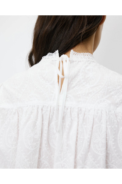 Blouse en broderie anglaise