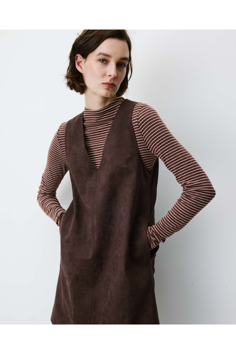 Robe courte sans manches